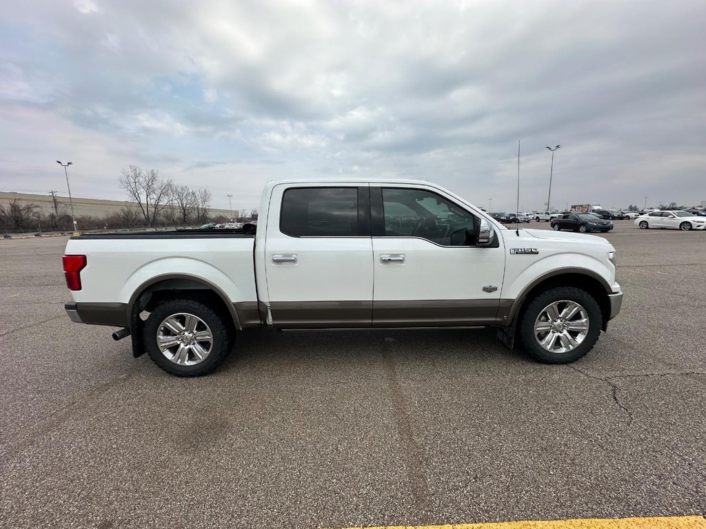 Ford F-150 Vehicle Full-screen Gallery Image 2