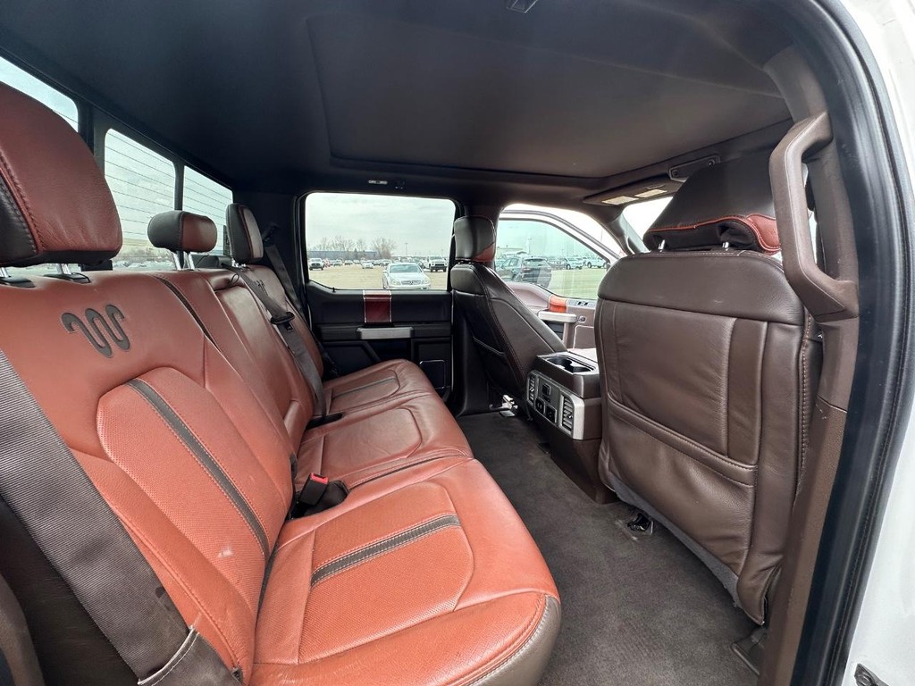 Ford F-150 Vehicle Full-screen Gallery Image 17