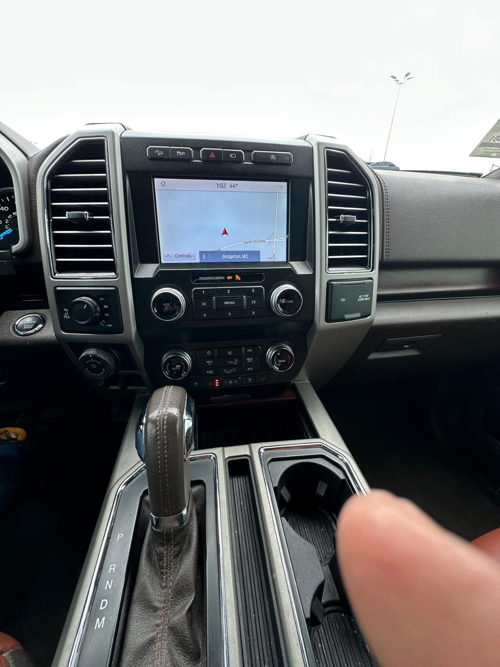 Ford F-150 Vehicle Full-screen Gallery Image 18