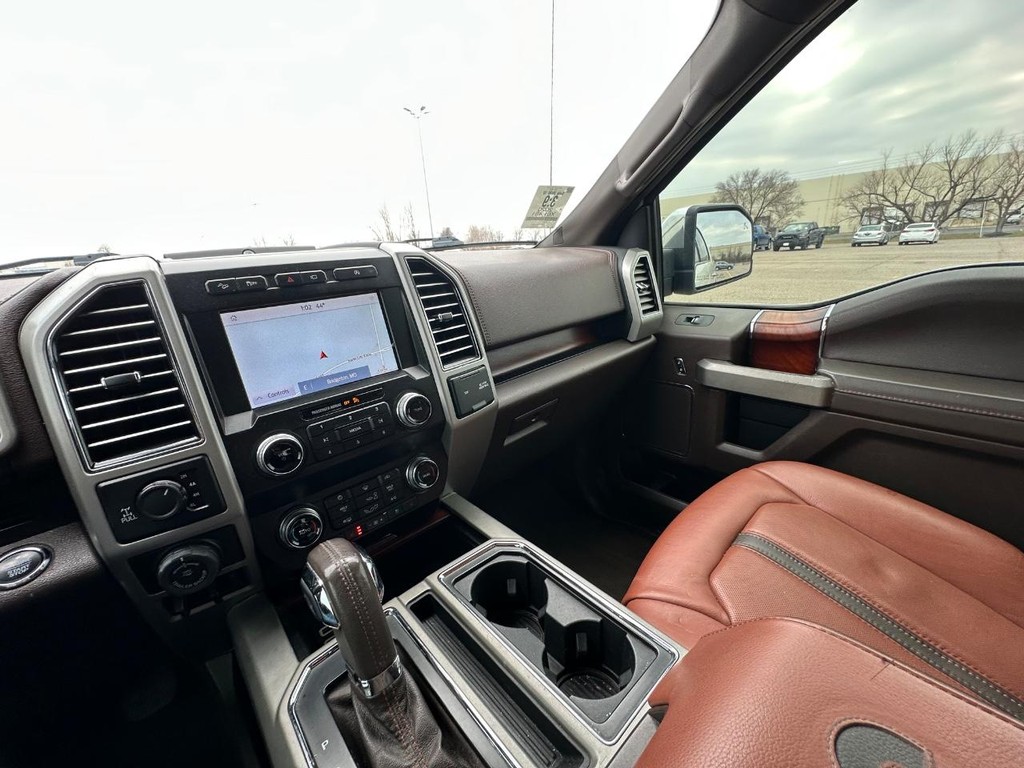 Ford F-150 Vehicle Full-screen Gallery Image 19