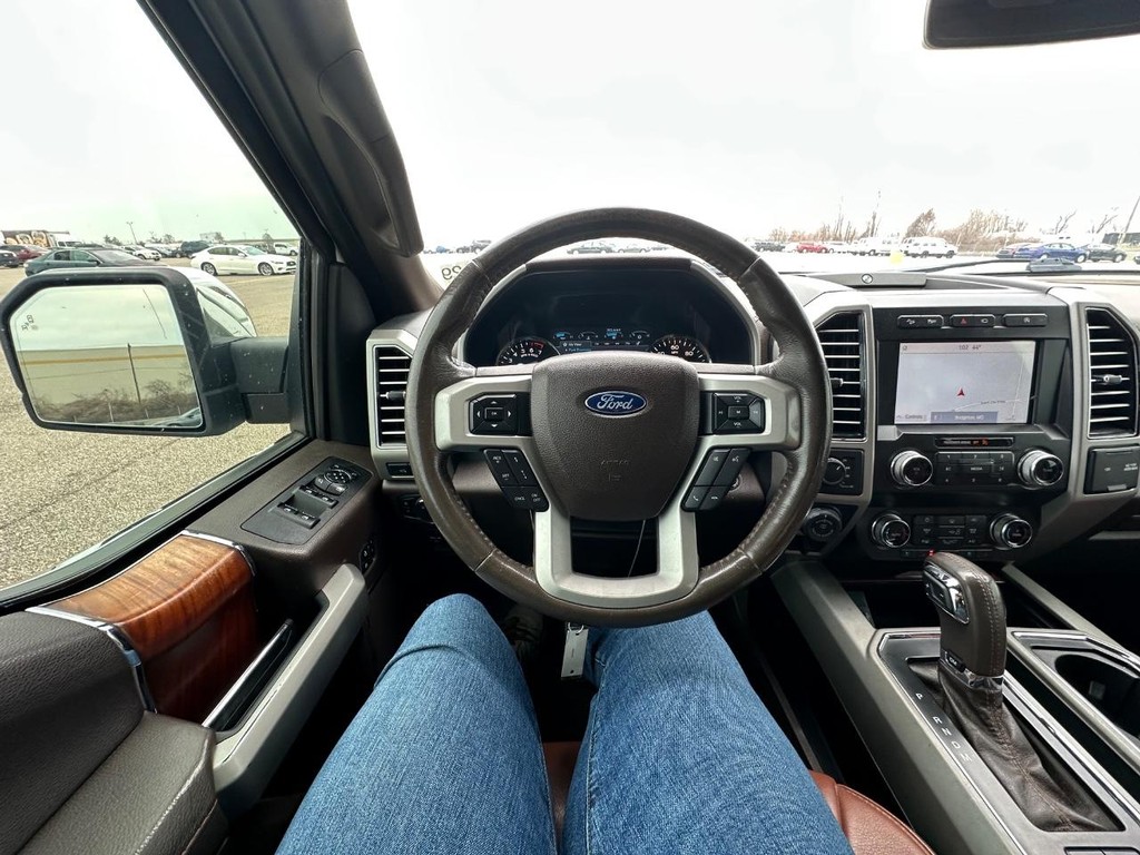 Ford F-150 Vehicle Full-screen Gallery Image 21
