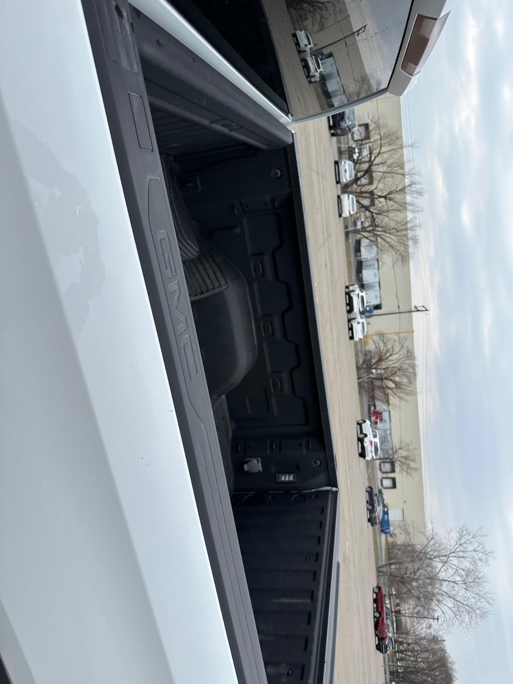 GMC Sierra 1500 Vehicle Full-screen Gallery Image 9