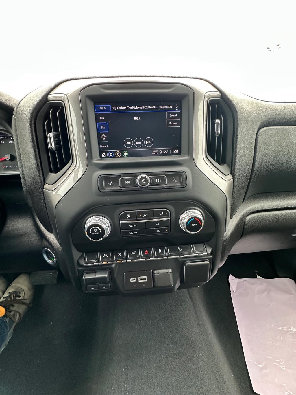 GMC Sierra 1500 Vehicle Full-screen Gallery Image 16