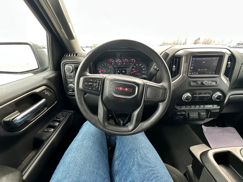 GMC Sierra 1500 Vehicle Full-screen Gallery Image 18