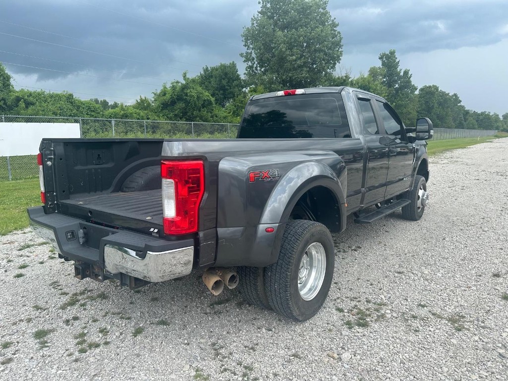 Ford Super Duty F-350 DRW Vehicle Full-screen Gallery Image 3