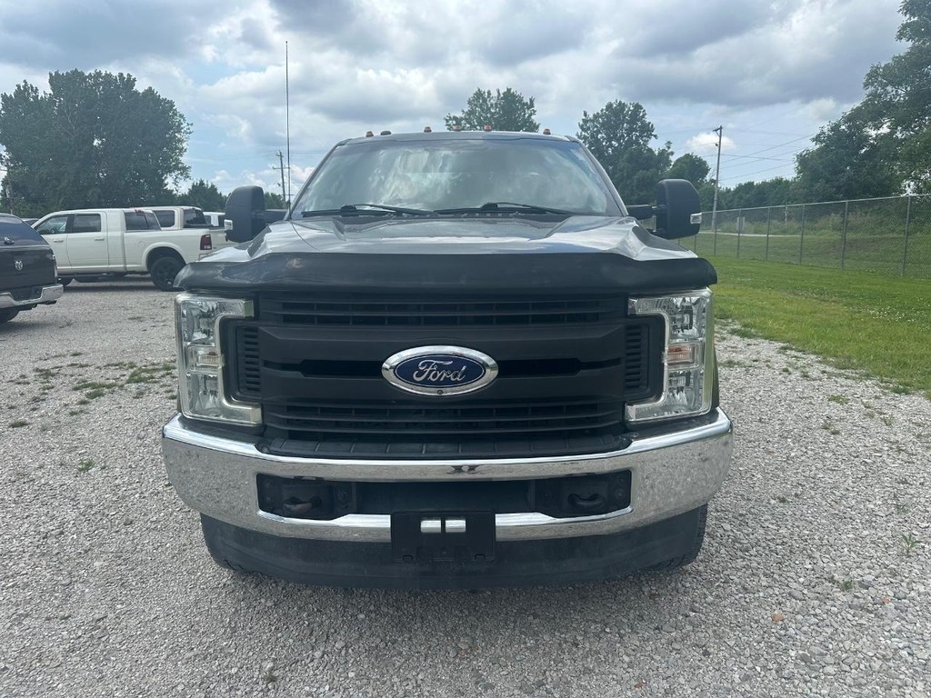 Ford Super Duty F-350 DRW Vehicle Full-screen Gallery Image 8