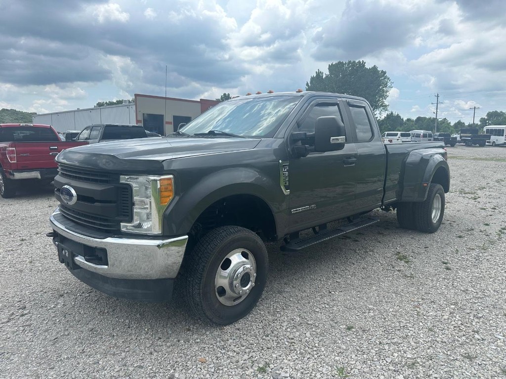 Ford Super Duty F-350 DRW Vehicle Full-screen Gallery Image 9