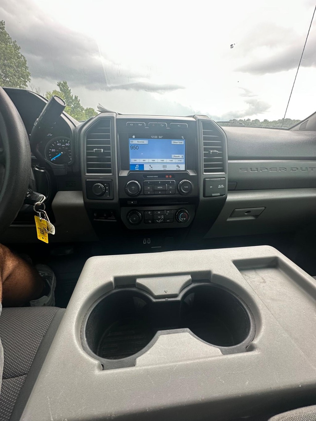 Ford Super Duty F-350 DRW Vehicle Full-screen Gallery Image 16
