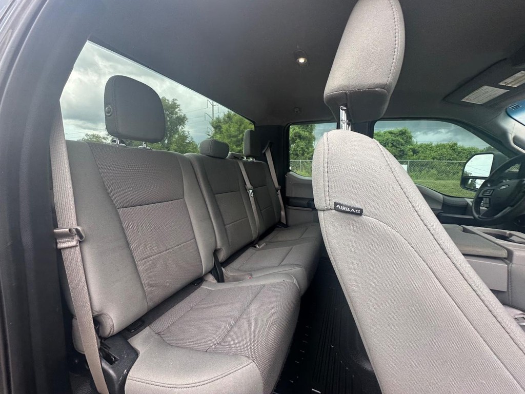 Ford Super Duty F-350 DRW Vehicle Full-screen Gallery Image 17