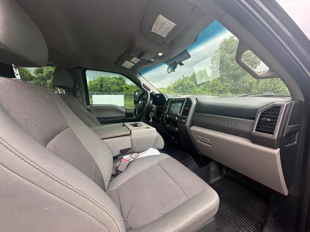Ford Super Duty F-350 DRW Vehicle Full-screen Gallery Image 18