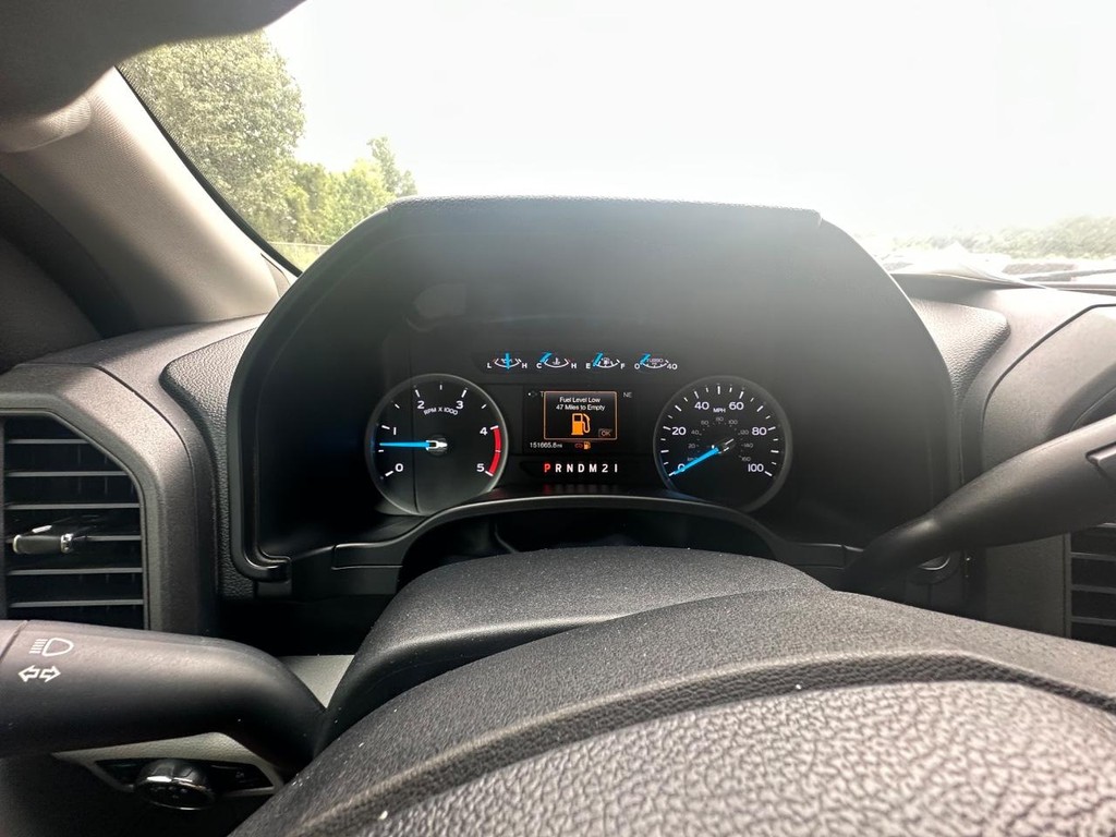 Ford Super Duty F-350 DRW Vehicle Full-screen Gallery Image 20