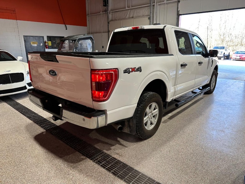 Ford F-150 Vehicle Full-screen Gallery Image 3