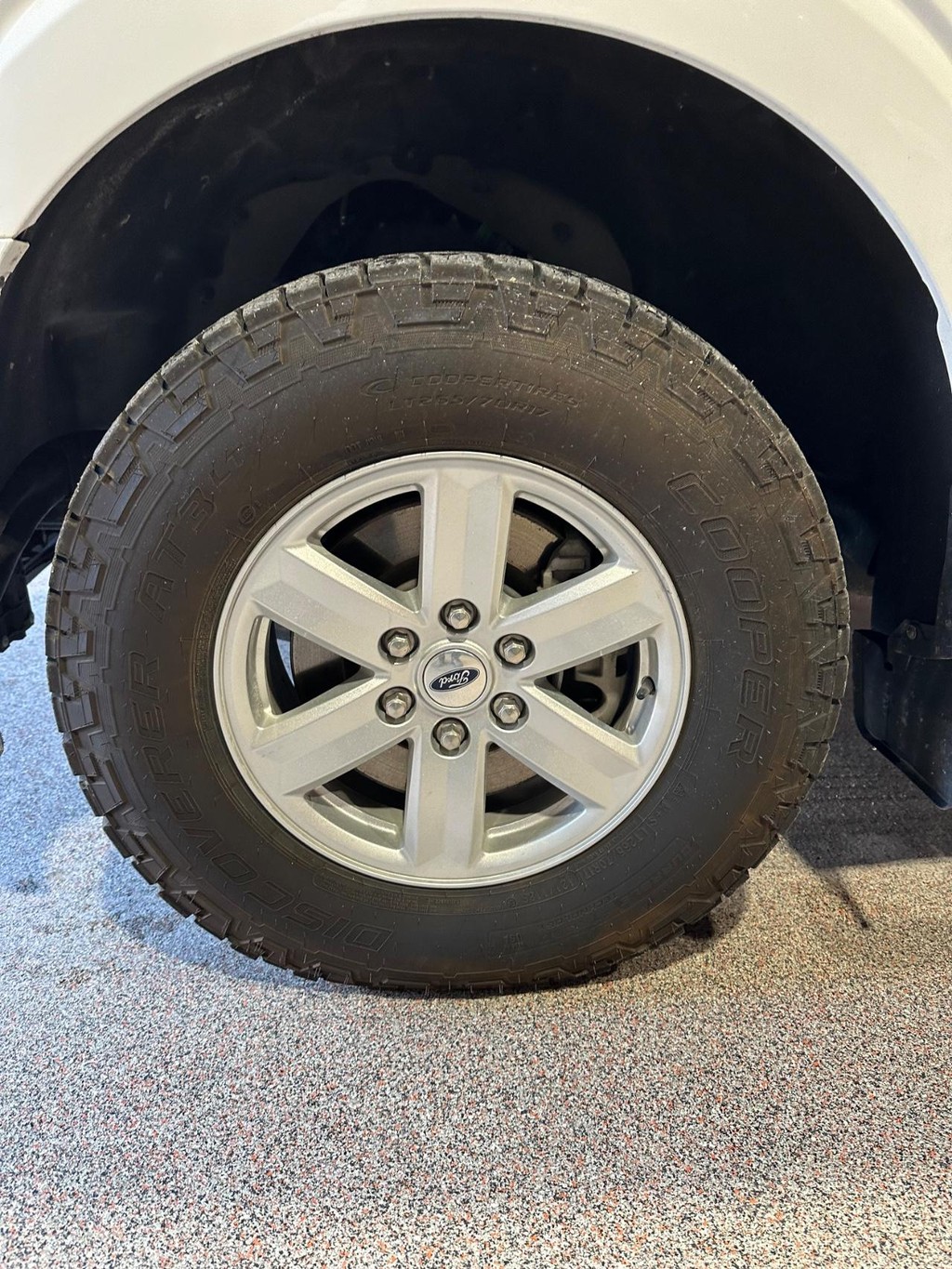 Ford F-150 Vehicle Full-screen Gallery Image 11