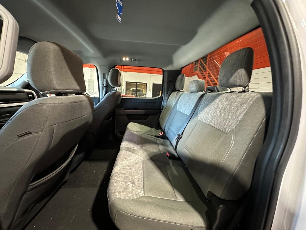 Ford F-150 Vehicle Full-screen Gallery Image 14