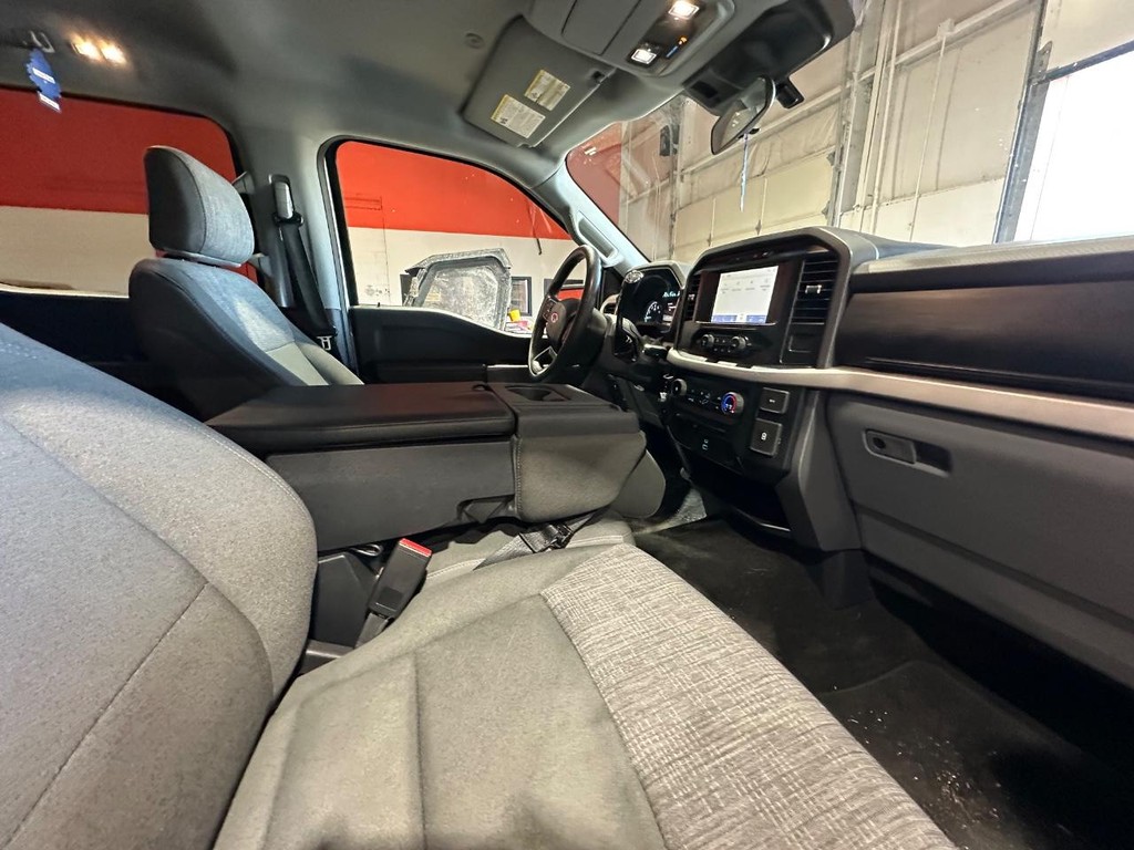 Ford F-150 Vehicle Full-screen Gallery Image 16