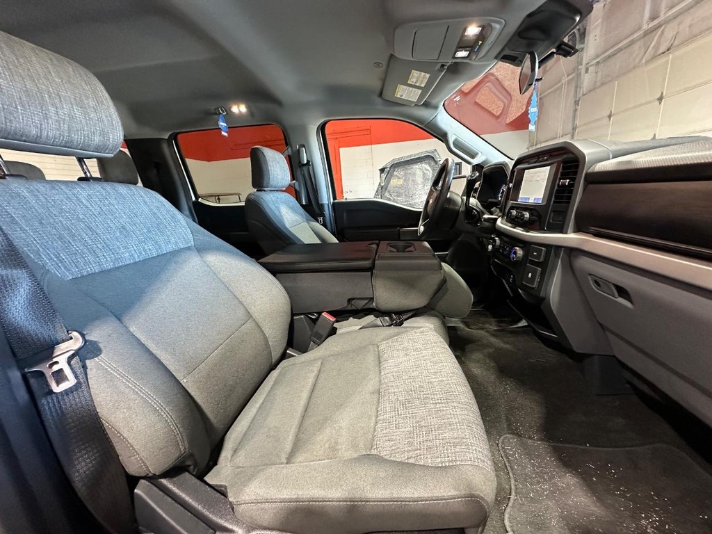 Ford F-150 Vehicle Full-screen Gallery Image 17