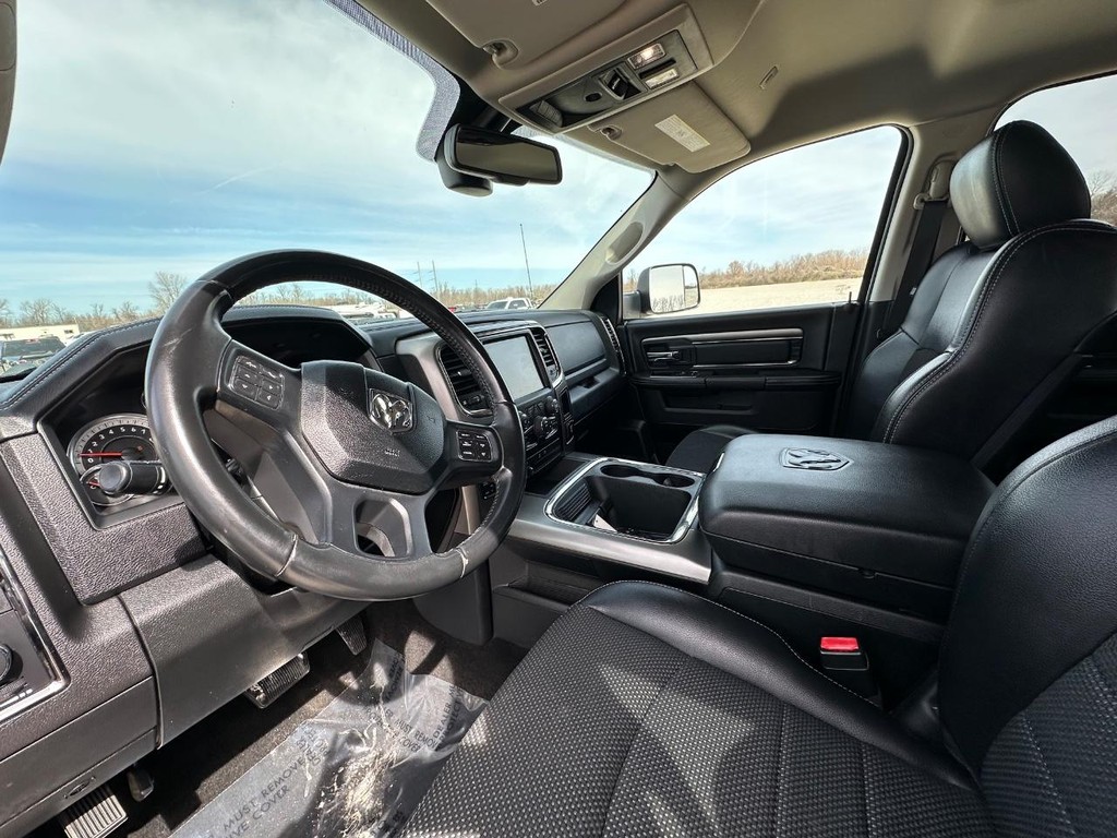 Ram 1500 Vehicle Full-screen Gallery Image 23