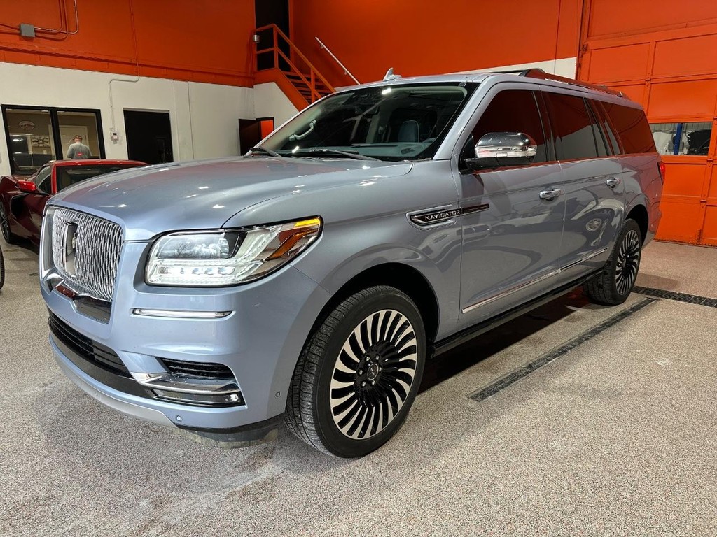 Lincoln Navigator L Vehicle Full-screen Gallery Image 5