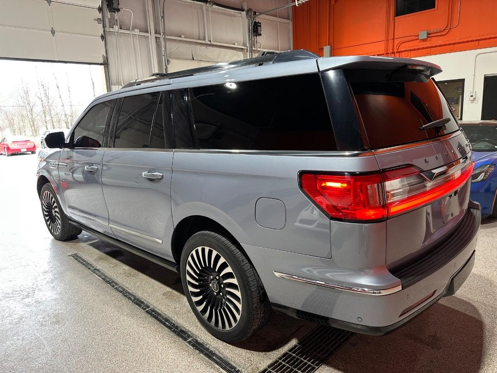 Lincoln Navigator L Vehicle Full-screen Gallery Image 7