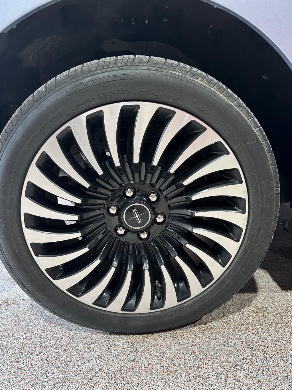 Lincoln Navigator L Vehicle Full-screen Gallery Image 9