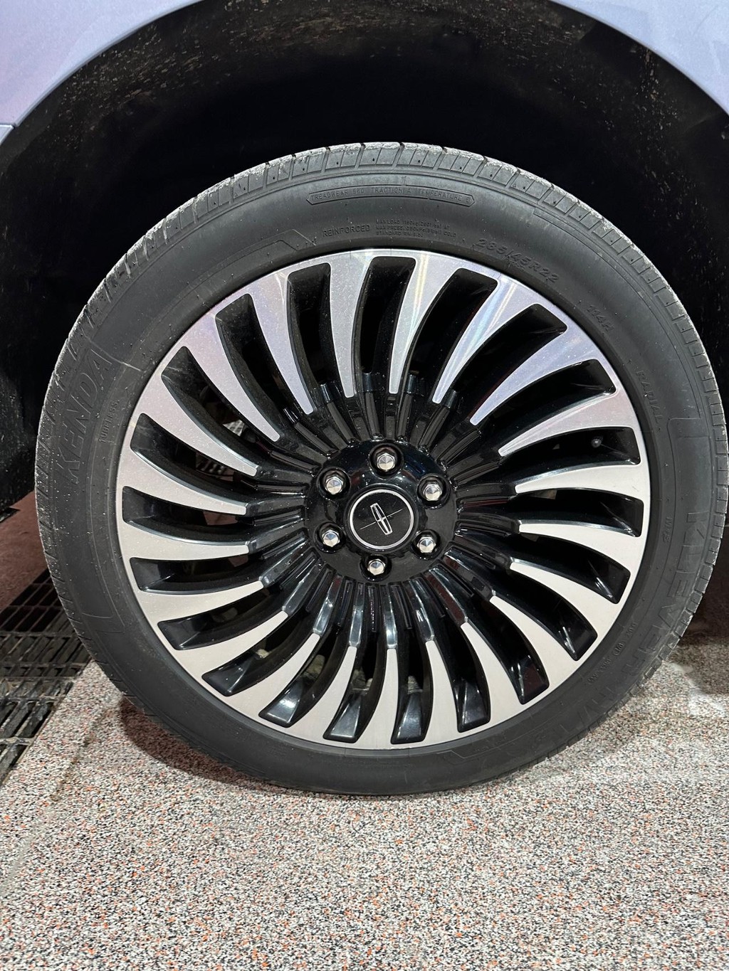 Lincoln Navigator L Vehicle Full-screen Gallery Image 14