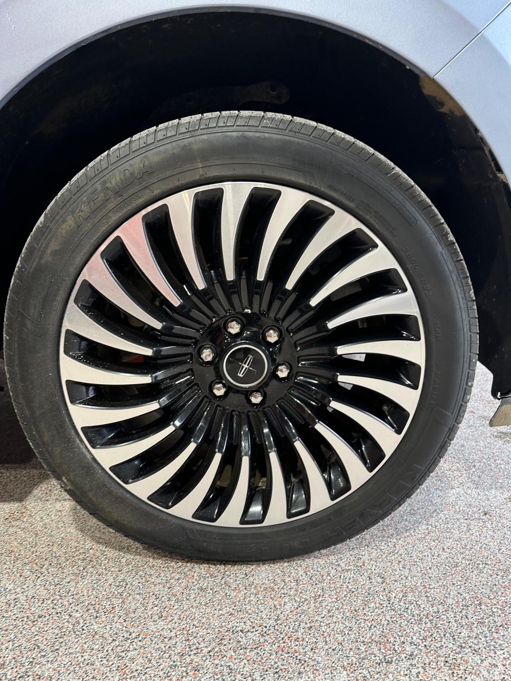 Lincoln Navigator L Vehicle Full-screen Gallery Image 17