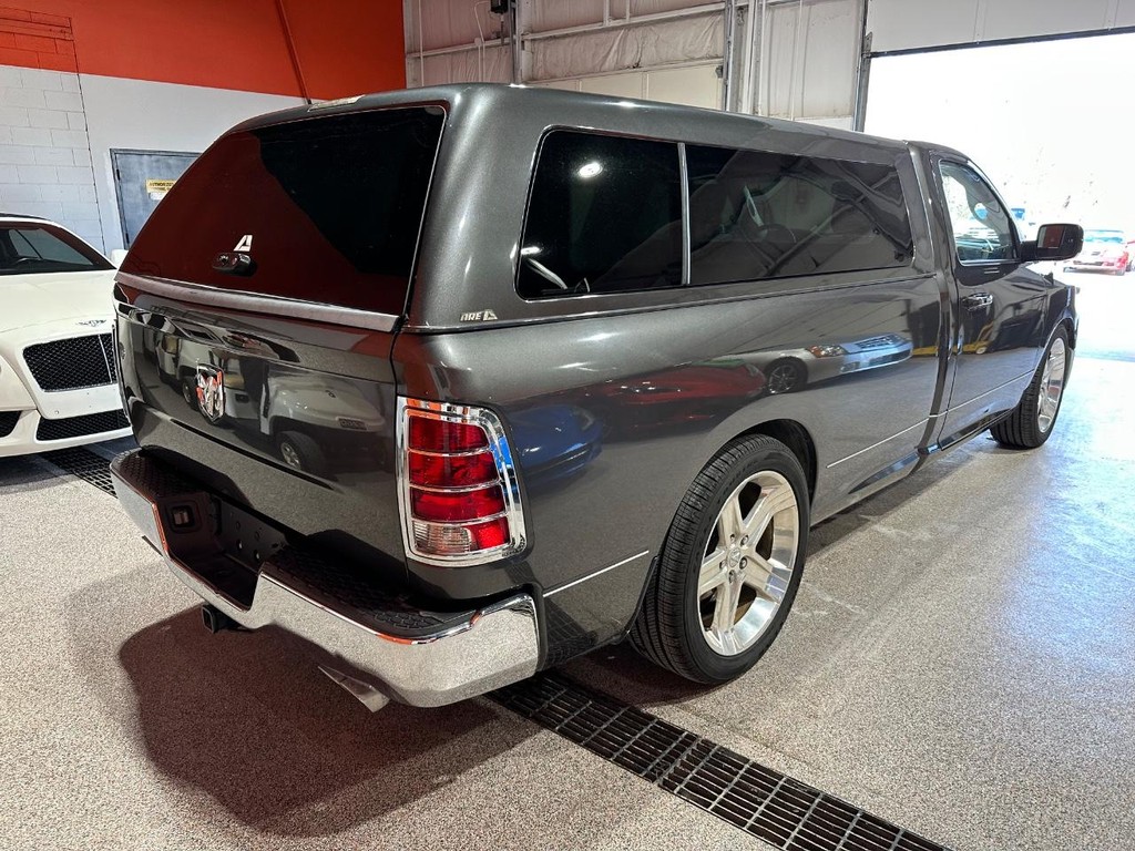 Ram 1500 Vehicle Full-screen Gallery Image 3