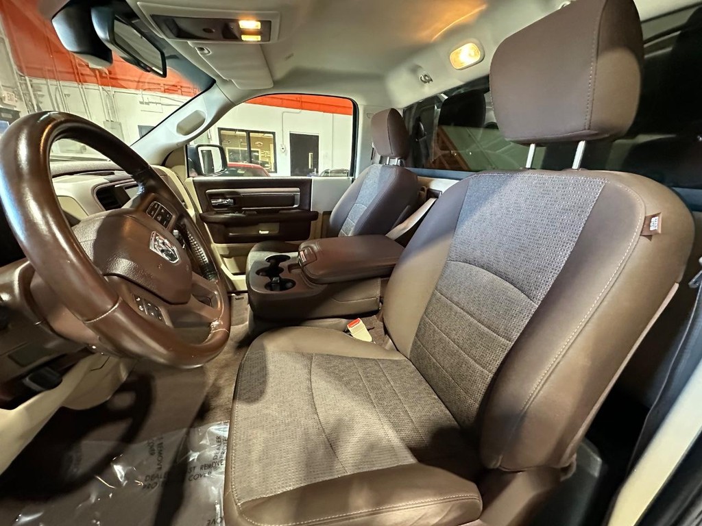 Ram 1500 Vehicle Full-screen Gallery Image 12