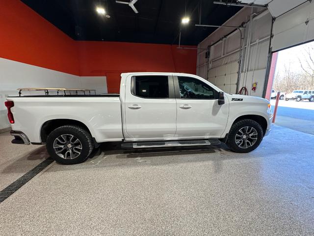 Chevrolet Silverado 1500 Vehicle Full-screen Gallery Image 02