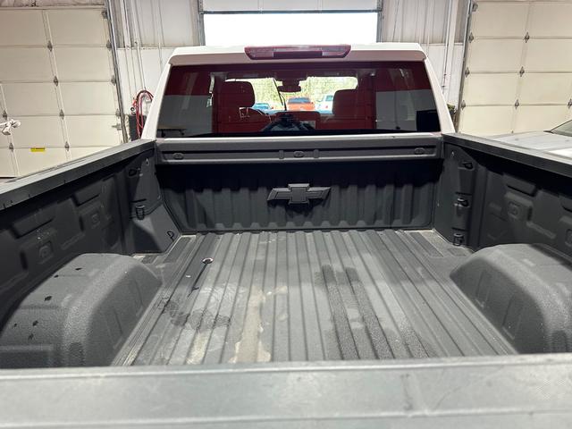 Chevrolet Silverado 1500 Vehicle Full-screen Gallery Image 03