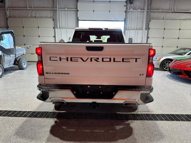 Chevrolet Silverado 1500 Vehicle Full-screen Gallery Image 04