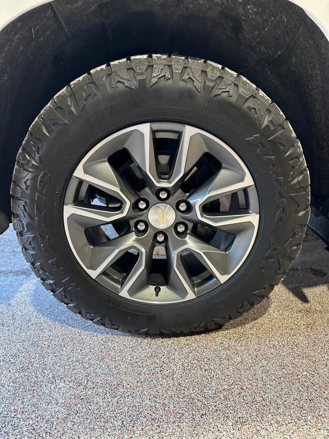 Chevrolet Silverado 1500 Vehicle Full-screen Gallery Image 10