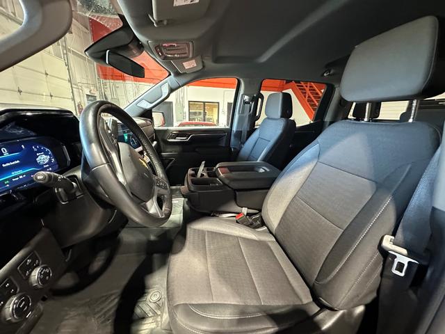 Chevrolet Silverado 1500 Vehicle Full-screen Gallery Image 13