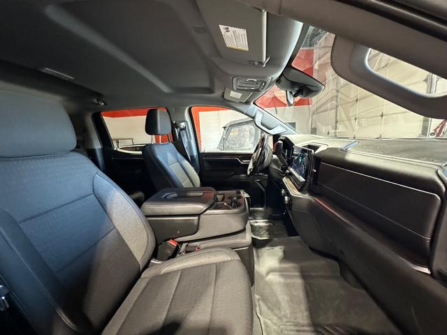 Chevrolet Silverado 1500 Vehicle Full-screen Gallery Image 15