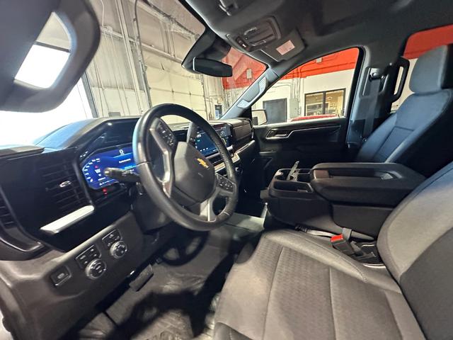 Chevrolet Silverado 1500 Vehicle Full-screen Gallery Image 30