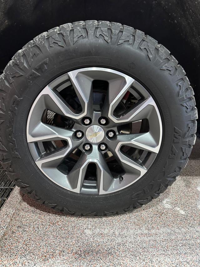 Chevrolet Silverado 1500 Vehicle Full-screen Gallery Image 35