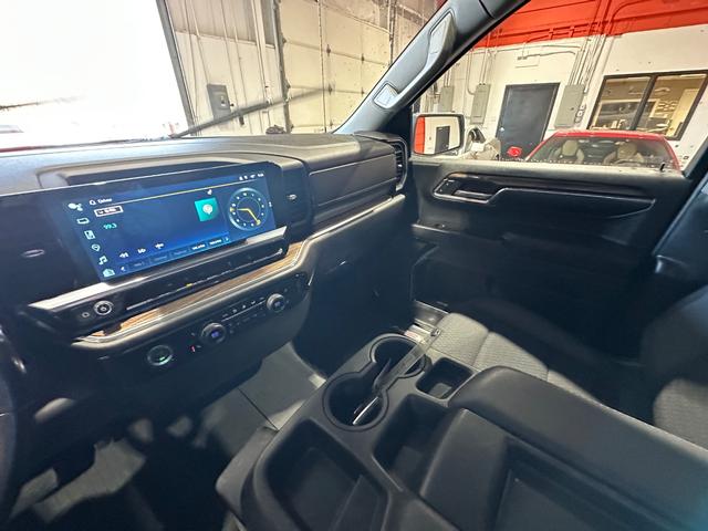 Chevrolet Silverado 1500 Vehicle Full-screen Gallery Image 36