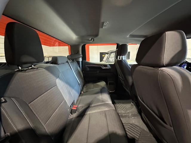 Chevrolet Silverado 1500 Vehicle Full-screen Gallery Image 38