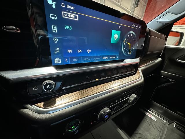 Chevrolet Silverado 1500 Vehicle Full-screen Gallery Image 39