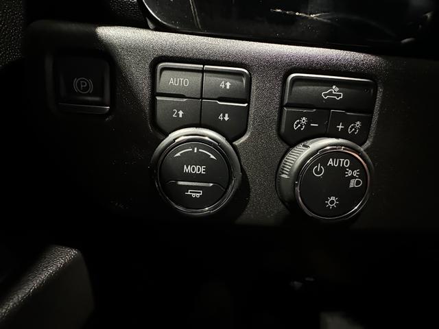 Chevrolet Silverado 1500 Vehicle Full-screen Gallery Image 40