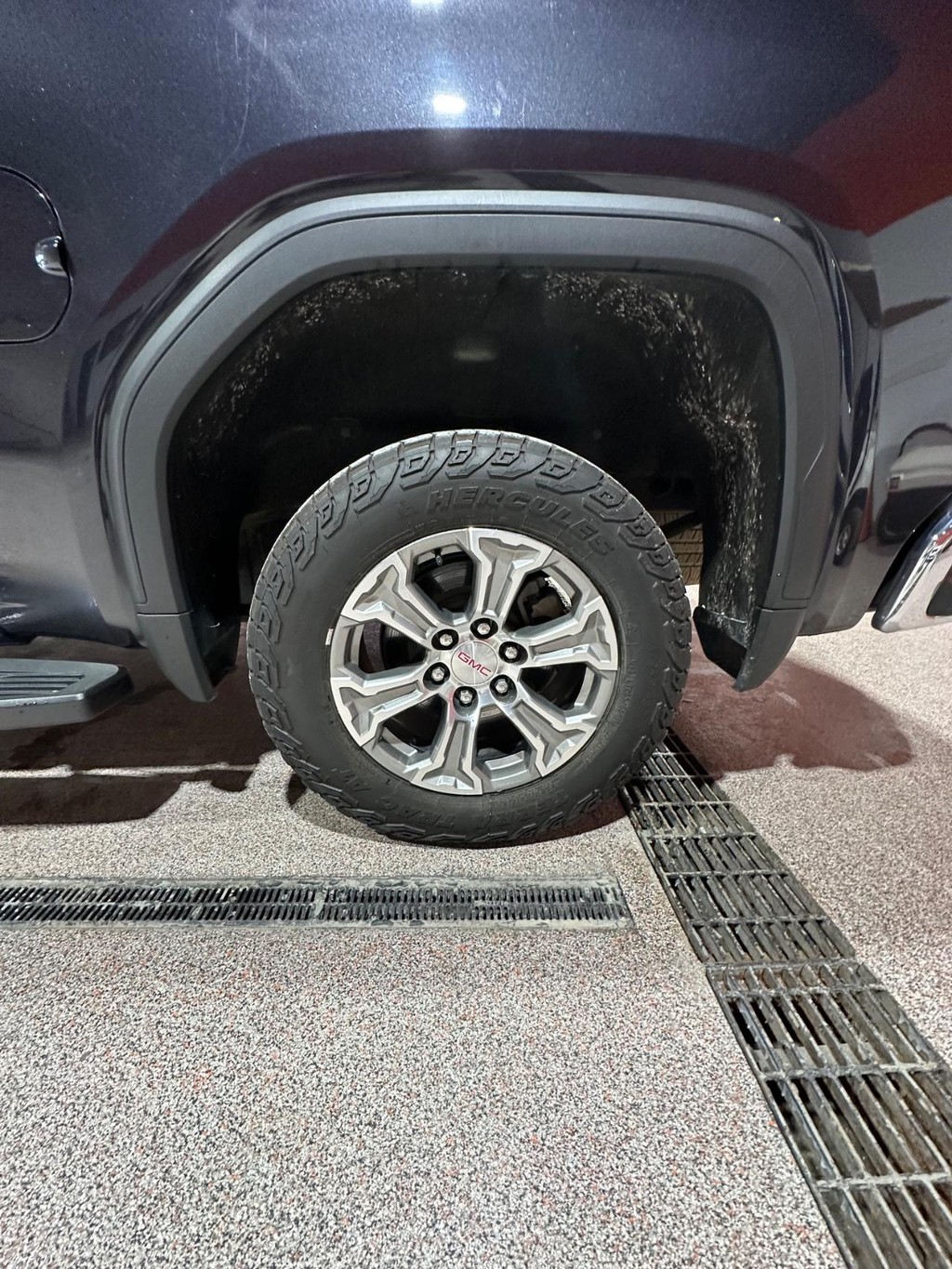 GMC Sierra 1500 Vehicle Full-screen Gallery Image 8