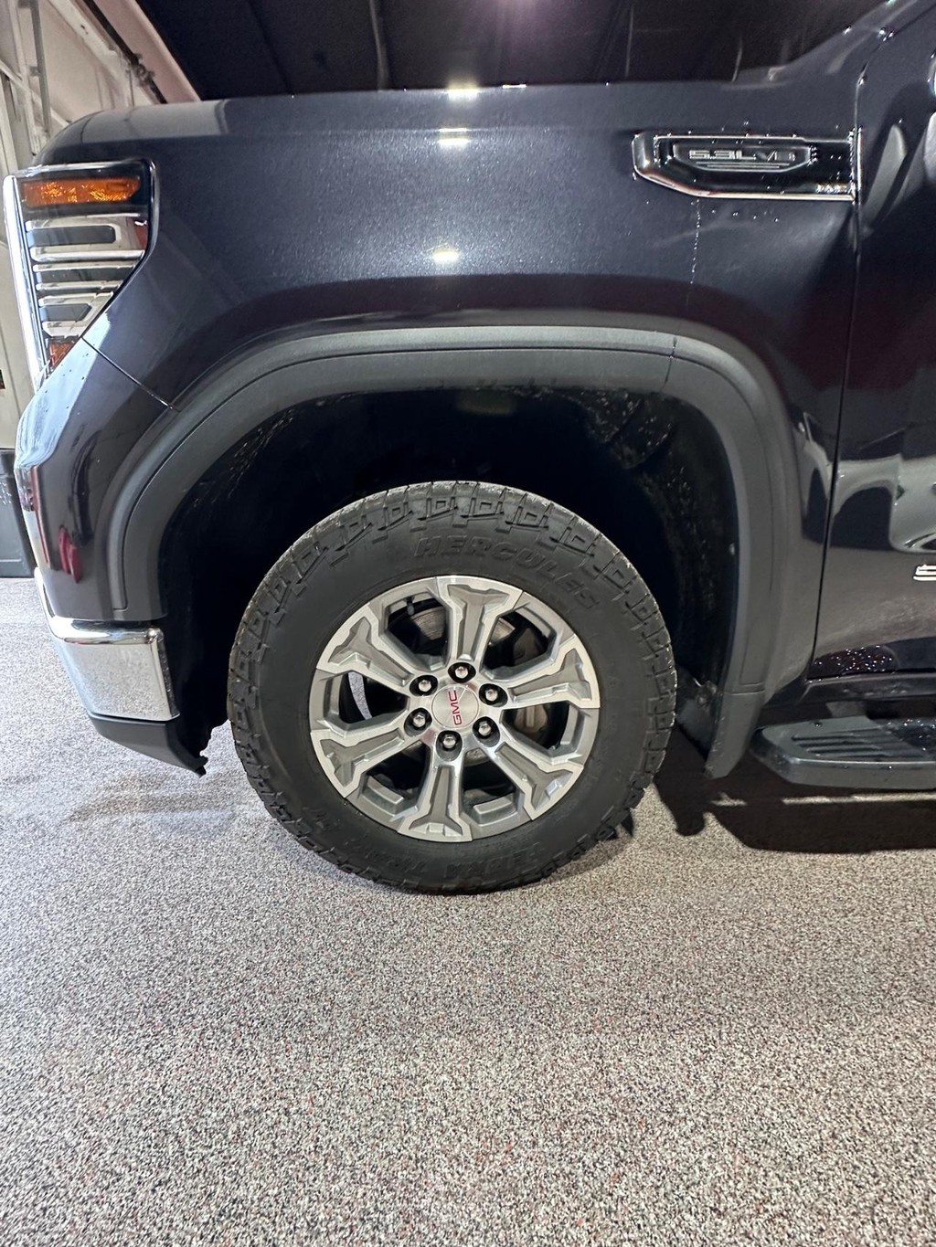 GMC Sierra 1500 Vehicle Full-screen Gallery Image 9