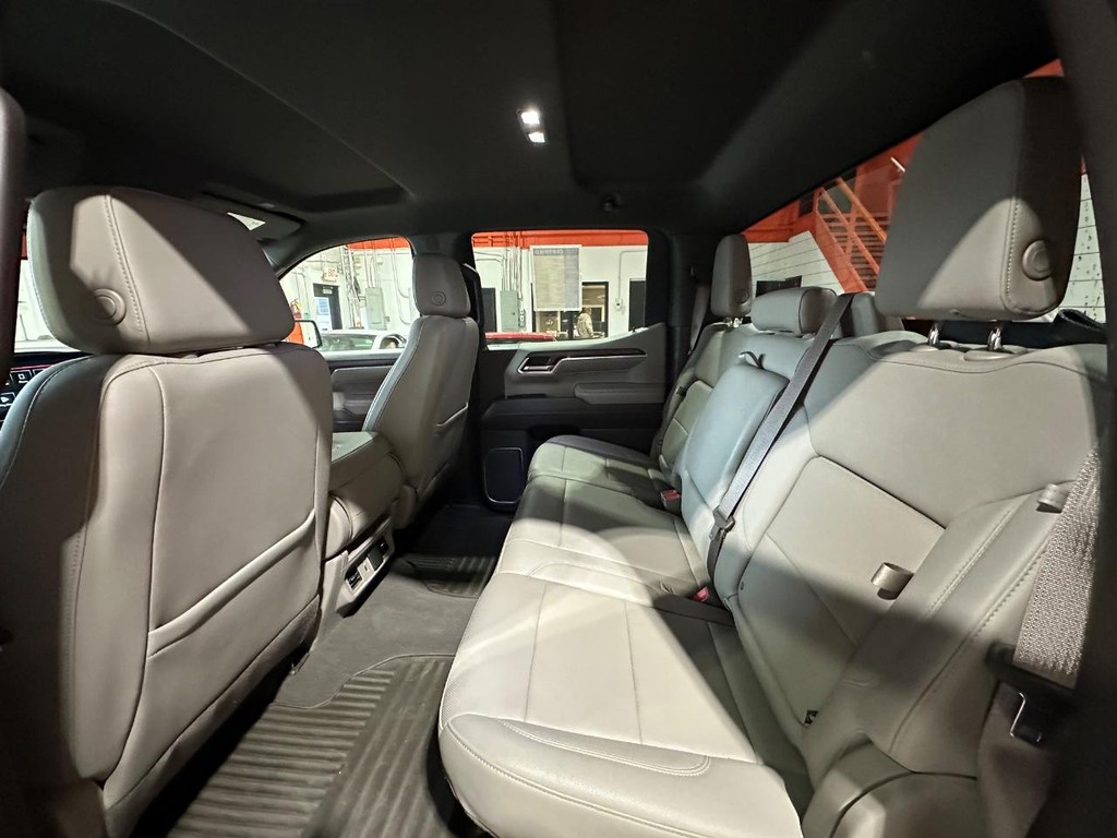 GMC Sierra 1500 Vehicle Full-screen Gallery Image 11