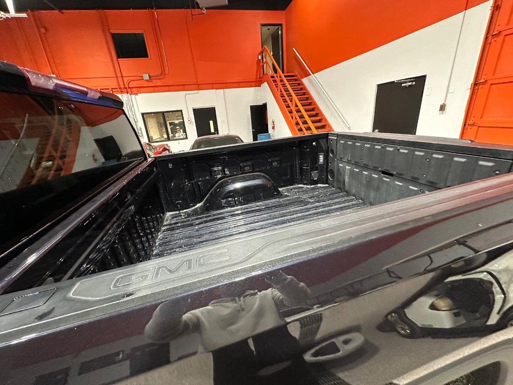 GMC Sierra 1500 Vehicle Full-screen Gallery Image 13