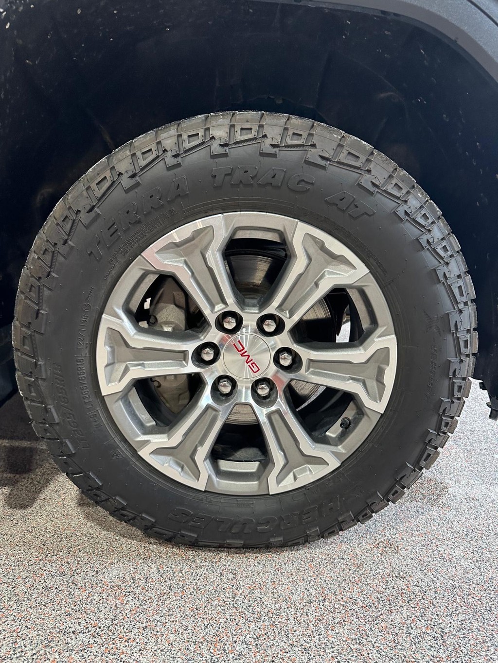 GMC Sierra 1500 Vehicle Full-screen Gallery Image 14