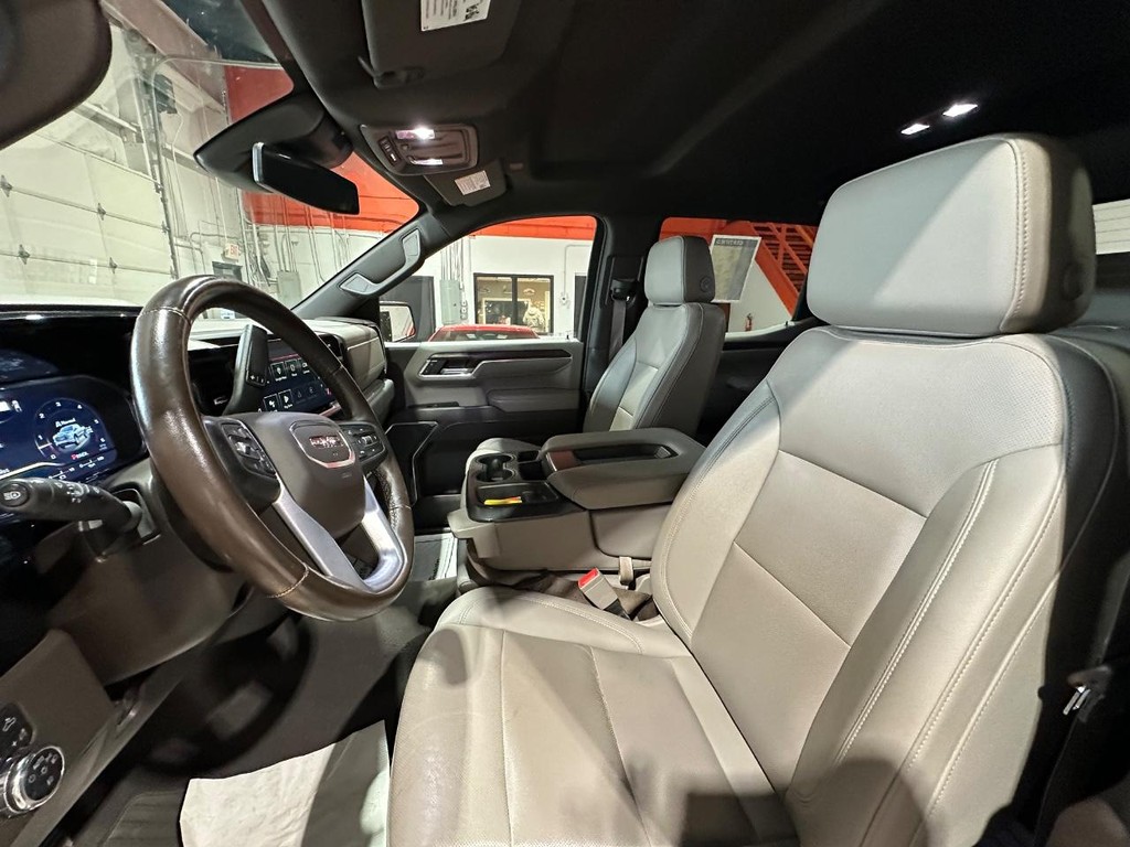 GMC Sierra 1500 Vehicle Full-screen Gallery Image 16