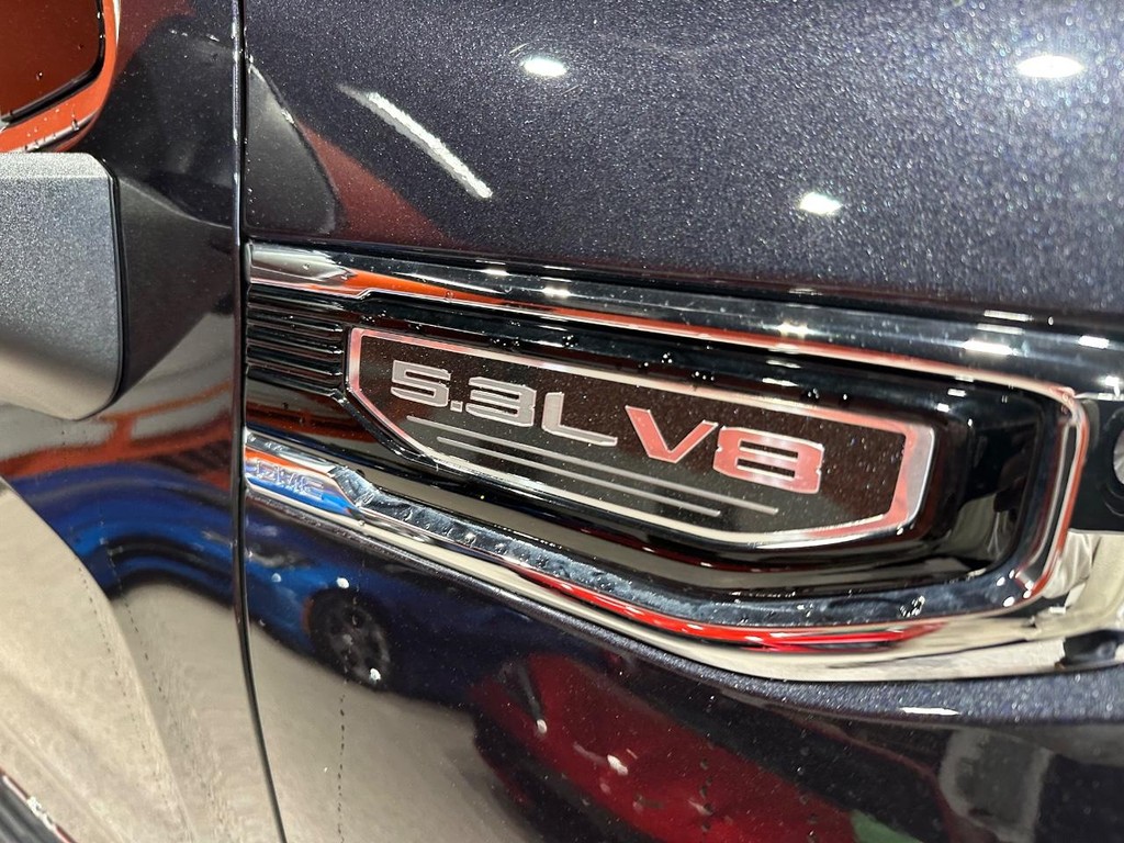 GMC Sierra 1500 Vehicle Full-screen Gallery Image 17