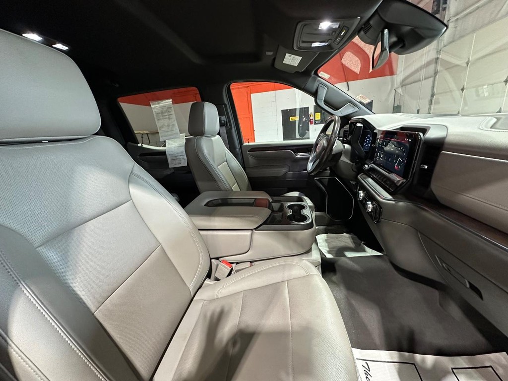 GMC Sierra 1500 Vehicle Full-screen Gallery Image 18