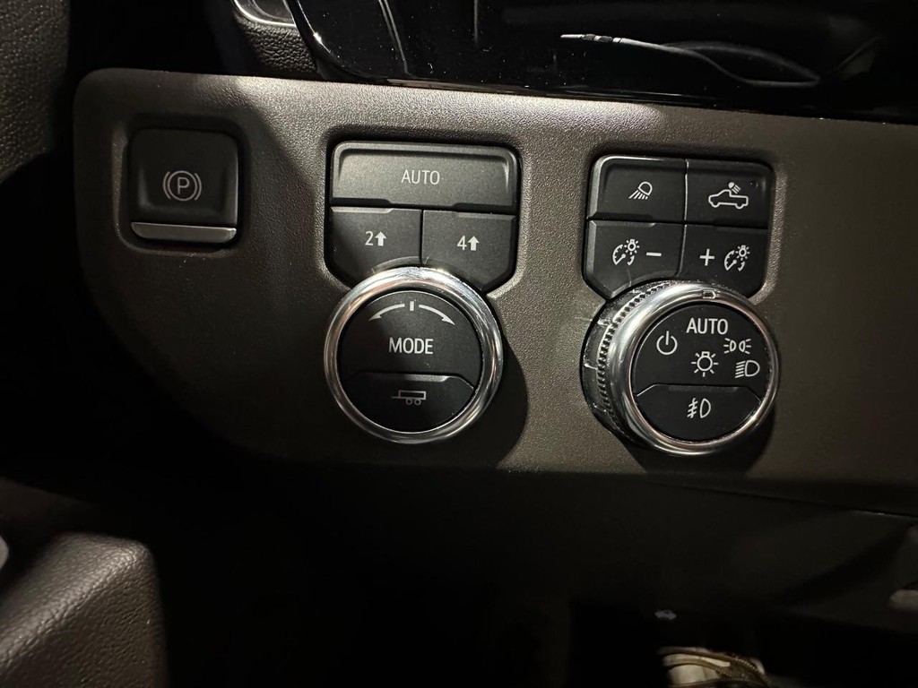 GMC Sierra 1500 Vehicle Full-screen Gallery Image 24