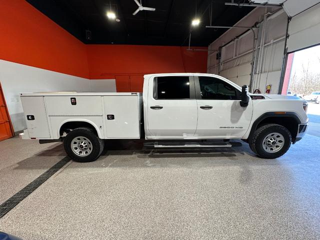 GMC Sierra 3500HD Vehicle Full-screen Gallery Image 2